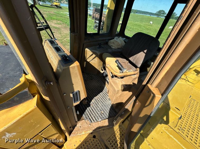 image for item DU9785 1989 Caterpillar D6H Series II dozer