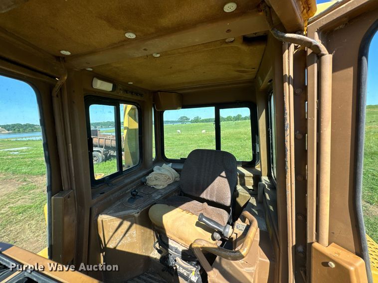 image for item DU9785 1989 Caterpillar D6H Series II dozer