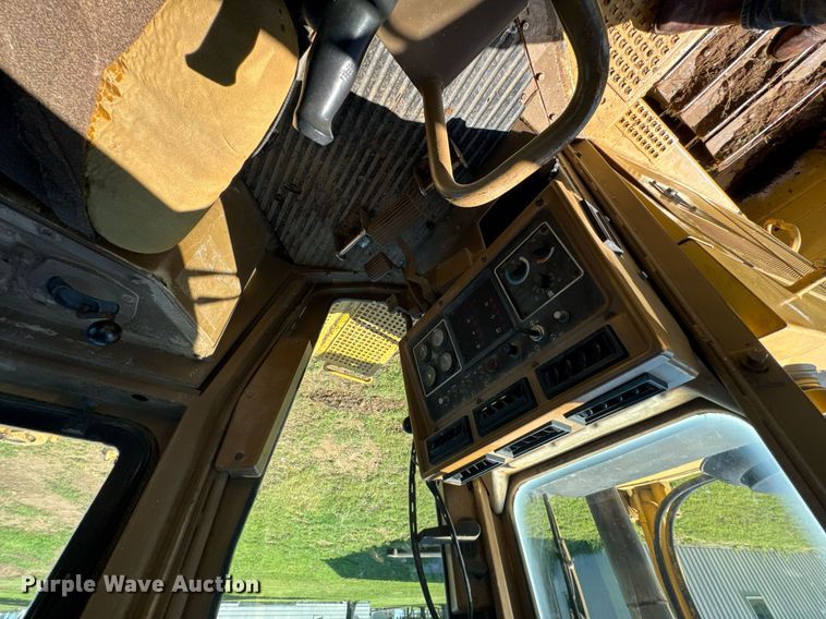 image for item DU9785 1989 Caterpillar D6H Series II dozer
