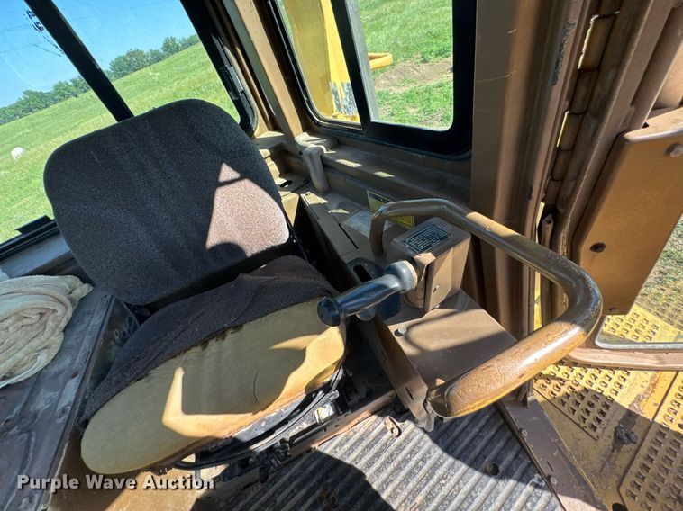 image for item DU9785 1989 Caterpillar D6H Series II dozer