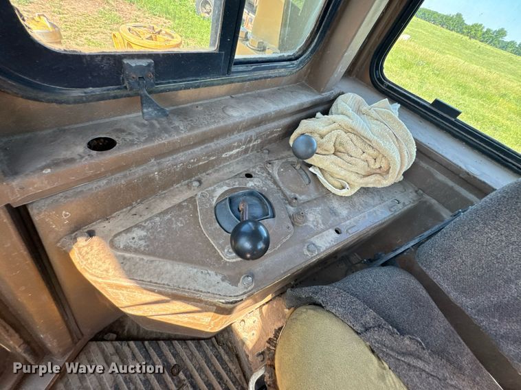 image for item DU9785 1989 Caterpillar D6H Series II dozer