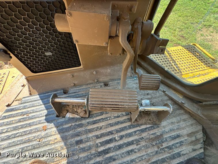 image for item DU9785 1989 Caterpillar D6H Series II dozer