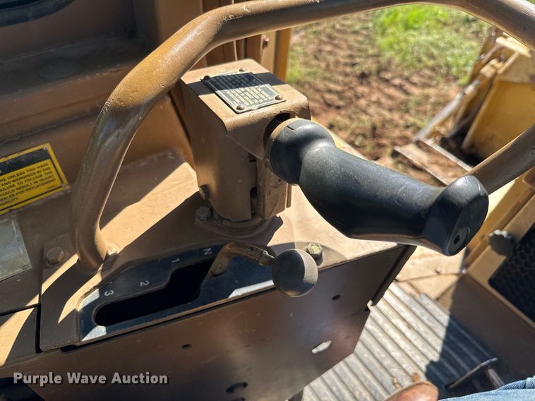 image for item DU9785 1989 Caterpillar D6H Series II dozer