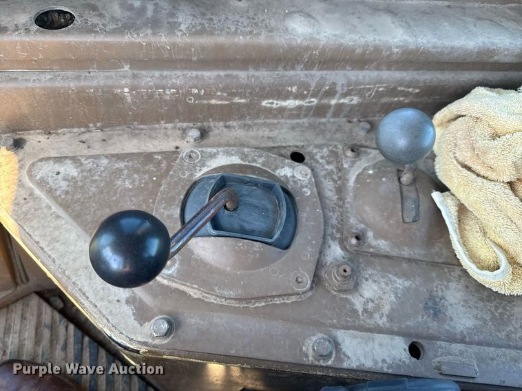 image for item DU9785 1989 Caterpillar D6H Series II dozer