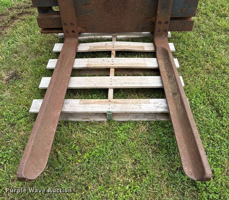image for item DU9829 1990 John Harder CLS telehandler forks
