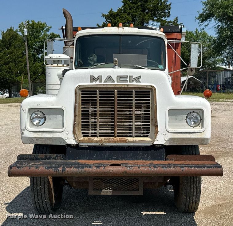 image for item DU9846 1982 Mack R747S dump truck