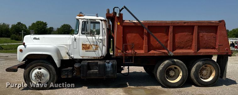 image for item DU9846 1982 Mack R747S dump truck