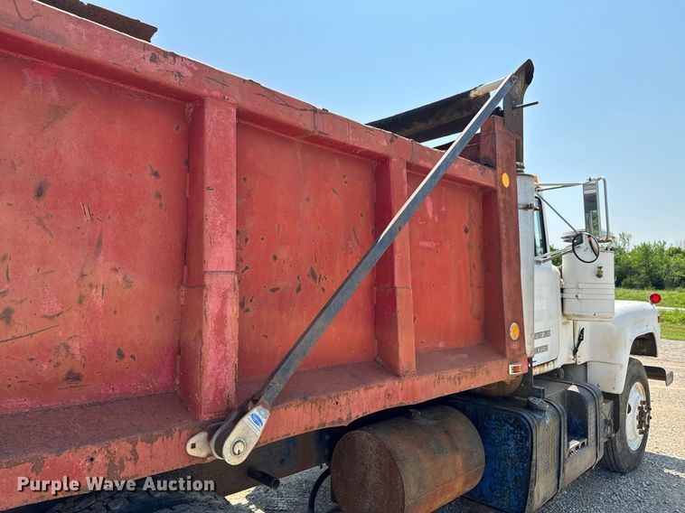 image for item DU9846 1982 Mack R747S dump truck