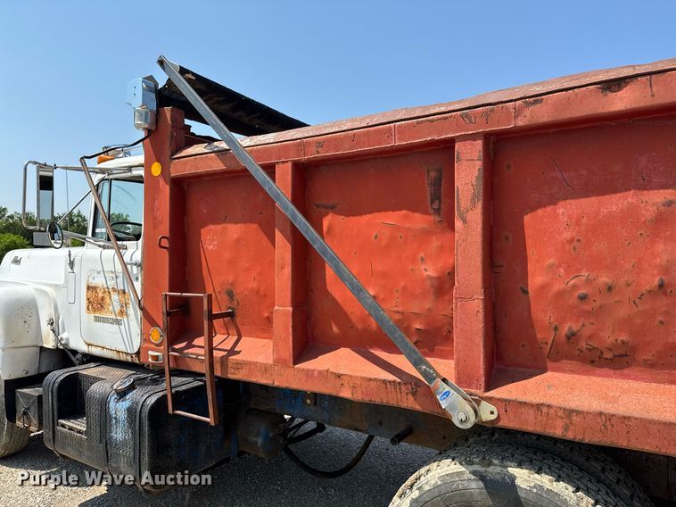 image for item DU9846 1982 Mack R747S dump truck
