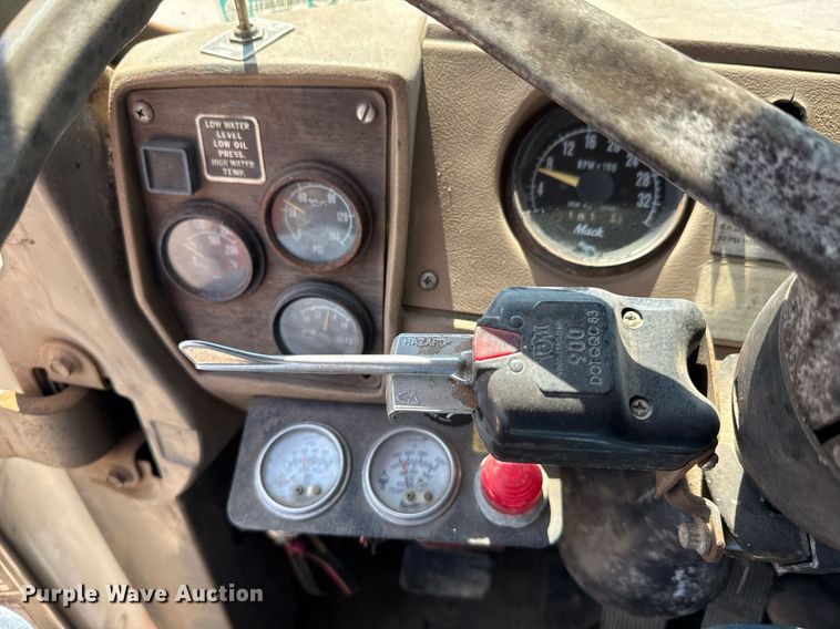 image for item DU9846 1982 Mack R747S dump truck