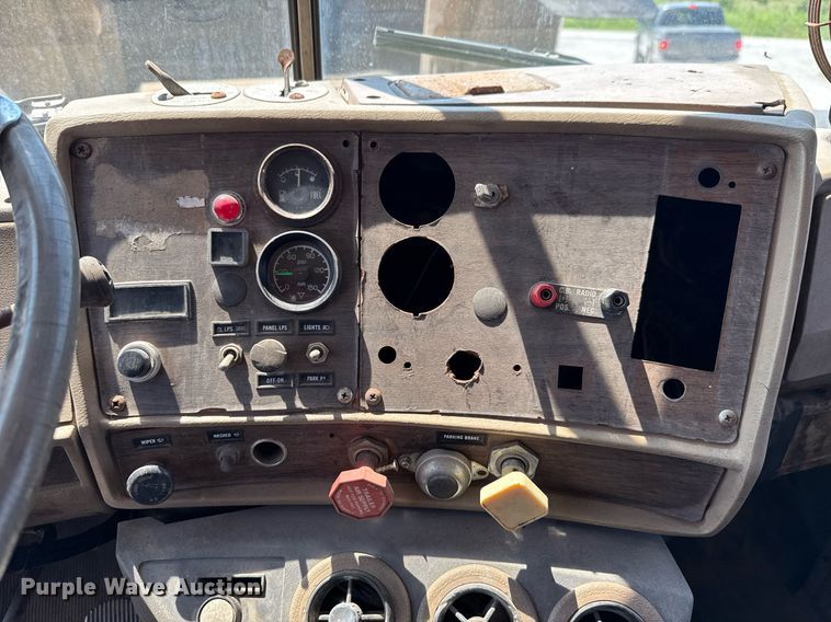 image for item DU9846 1982 Mack R747S dump truck