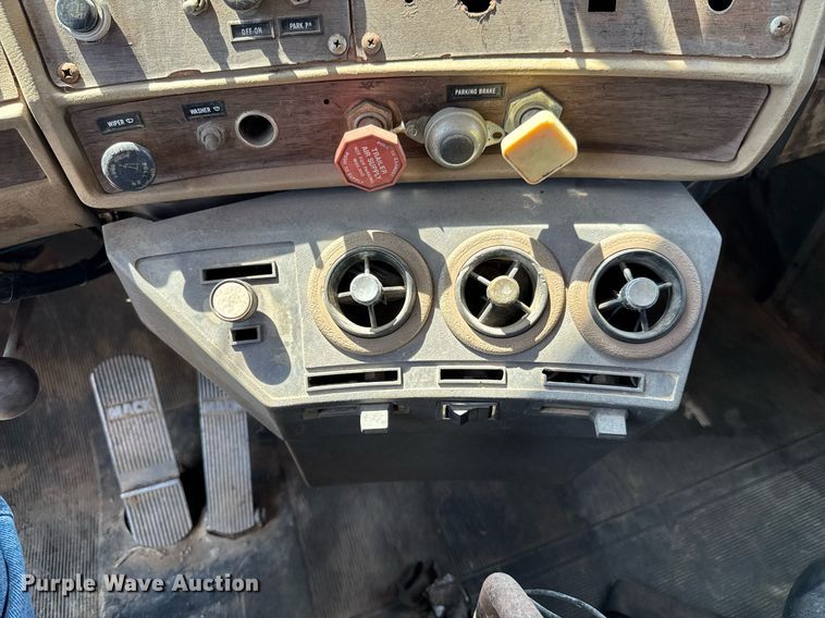 image for item DU9846 1982 Mack R747S dump truck