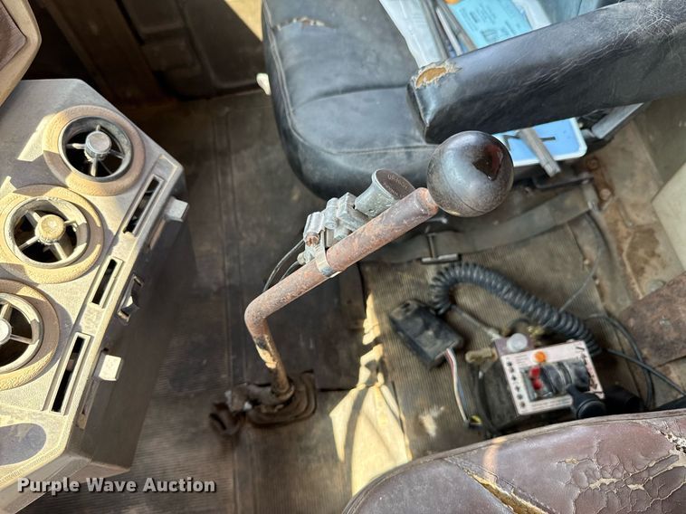 image for item DU9846 1982 Mack R747S dump truck