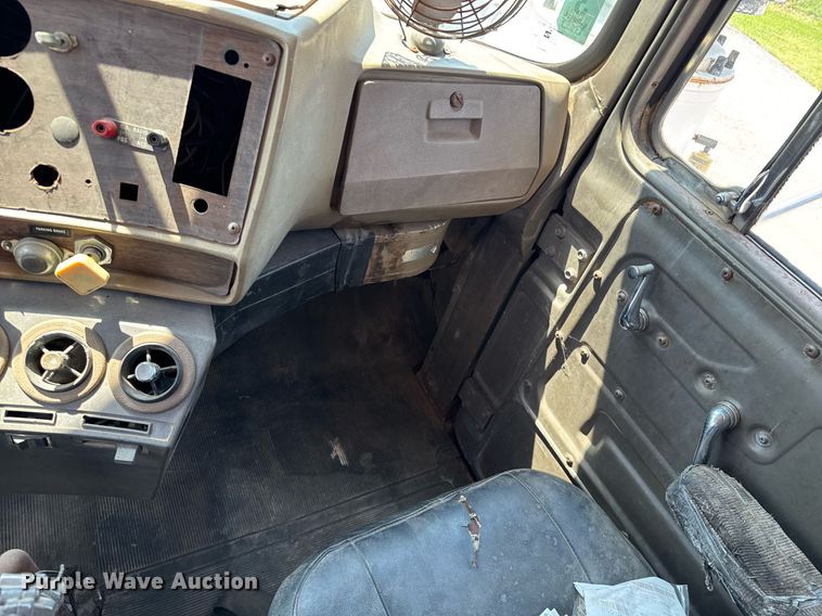 image for item DU9846 1982 Mack R747S dump truck