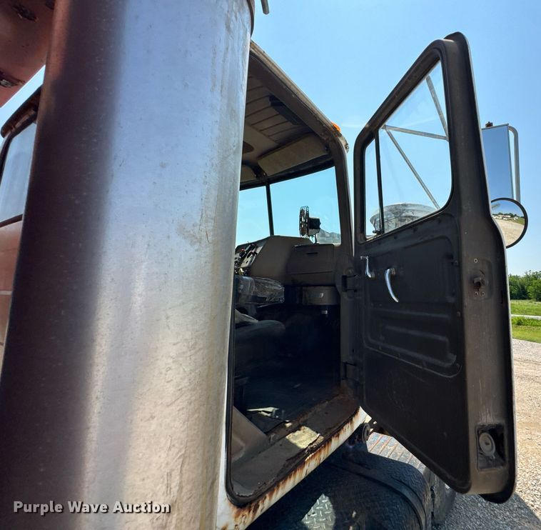 image for item DU9846 1982 Mack R747S dump truck