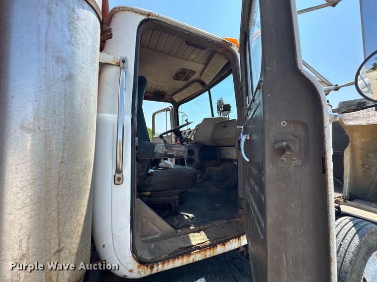 image for item DU9846 1982 Mack R747S dump truck