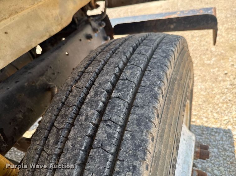 image for item DU9846 1982 Mack R747S dump truck