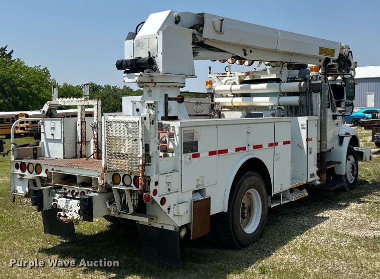 image for item DU9847 2006 International 4400 digger derrick truck