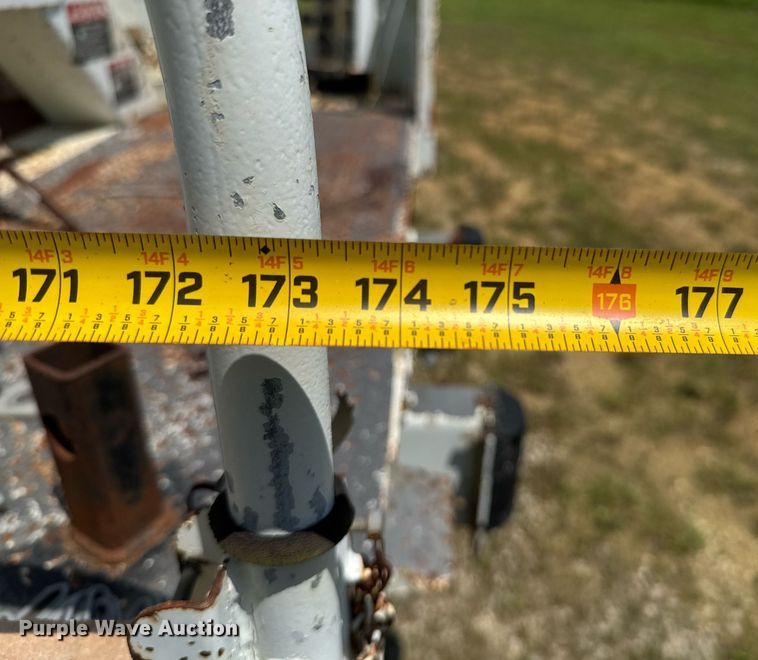 image for item DU9847 2006 International 4400 digger derrick truck