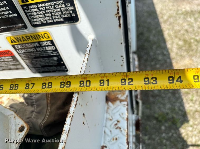 image for item DU9847 2006 International 4400 digger derrick truck