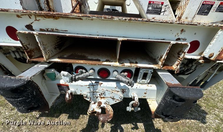 image for item DU9847 2006 International 4400 digger derrick truck