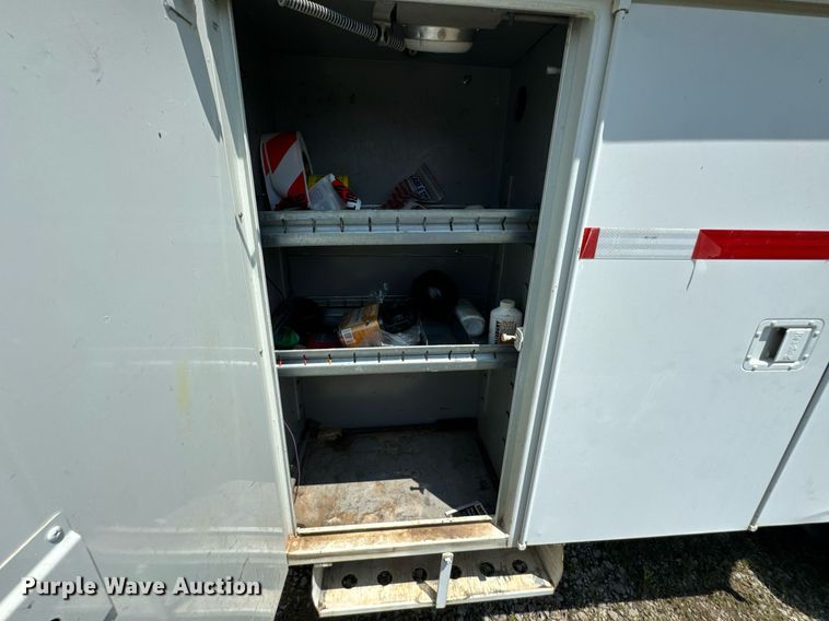 image for item DU9847 2006 International 4400 digger derrick truck