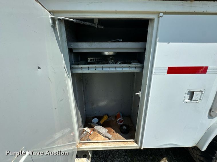 image for item DU9847 2006 International 4400 digger derrick truck