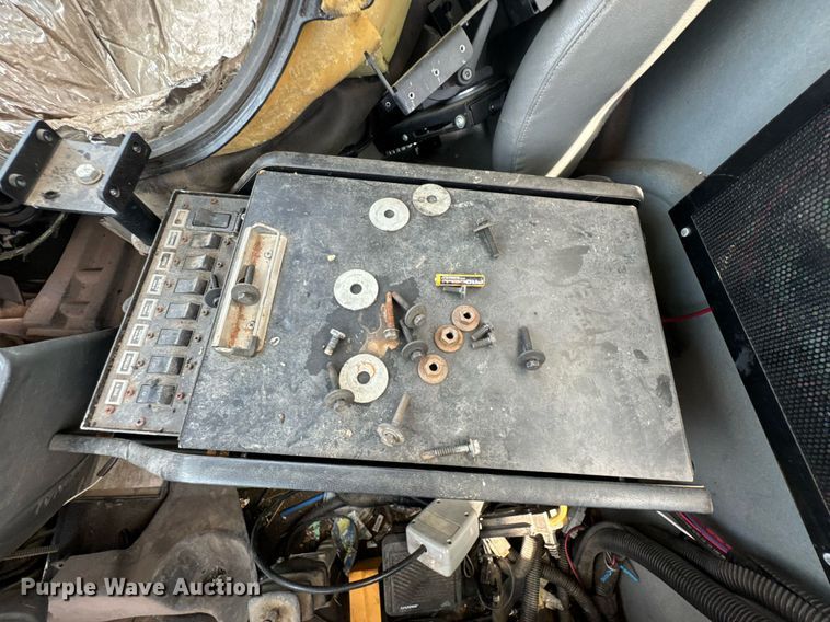 image for item DU9847 2006 International 4400 digger derrick truck