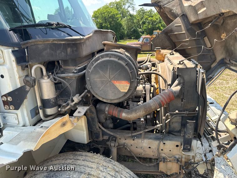 image for item DU9847 2006 International 4400 digger derrick truck