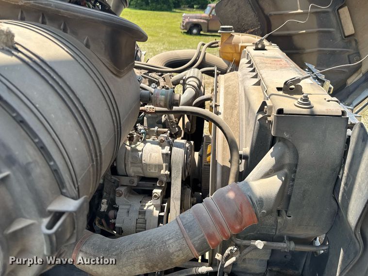 image for item DU9847 2006 International 4400 digger derrick truck