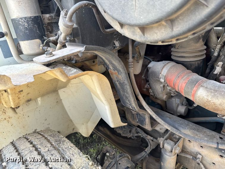 image for item DU9847 2006 International 4400 digger derrick truck