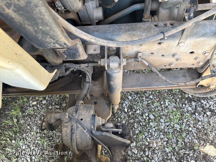 image for item DU9847 2006 International 4400 digger derrick truck