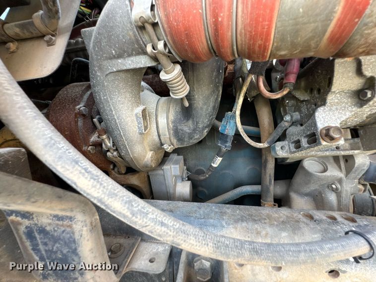 image for item DU9847 2006 International 4400 digger derrick truck