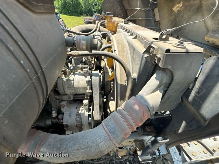 image for item DU9847 2006 International 4400 digger derrick truck