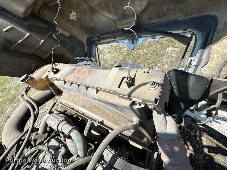 image for item DU9847 2006 International 4400 digger derrick truck