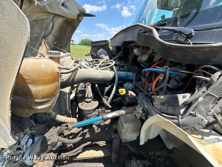 image for item DU9847 2006 International 4400 digger derrick truck