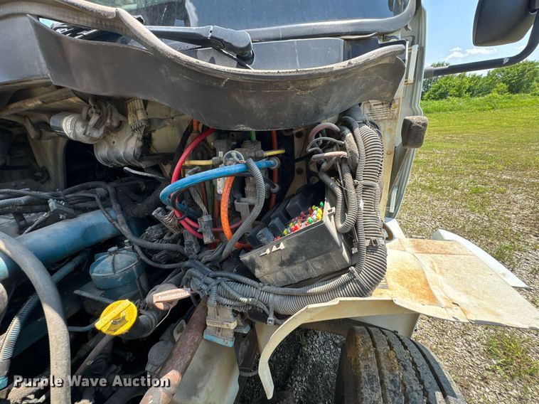 image for item DU9847 2006 International 4400 digger derrick truck