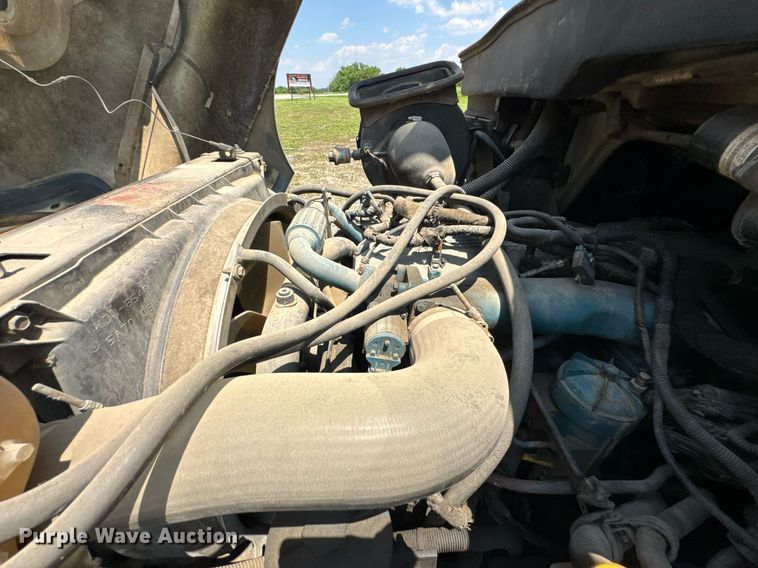 image for item DU9847 2006 International 4400 digger derrick truck