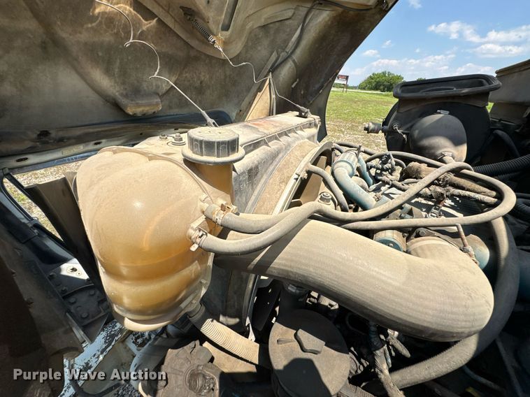 image for item DU9847 2006 International 4400 digger derrick truck