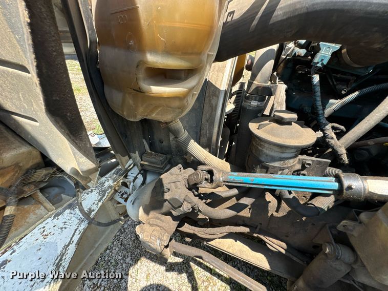 image for item DU9847 2006 International 4400 digger derrick truck