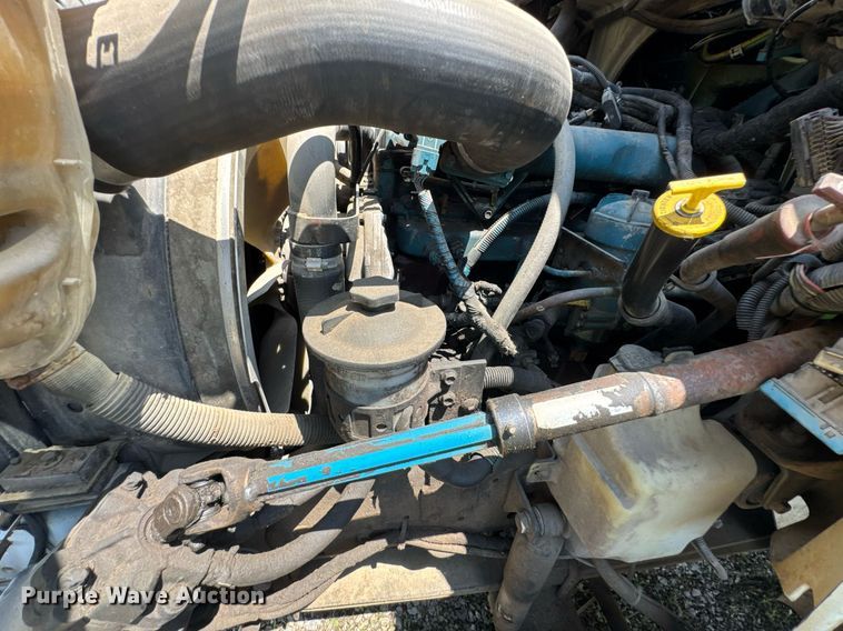 image for item DU9847 2006 International 4400 digger derrick truck