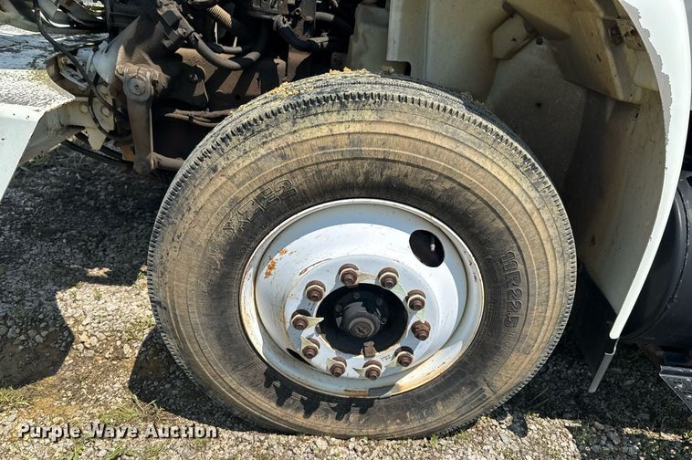 image for item DU9847 2006 International 4400 digger derrick truck