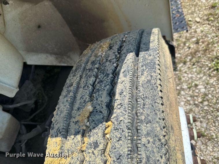 image for item DU9847 2006 International 4400 digger derrick truck