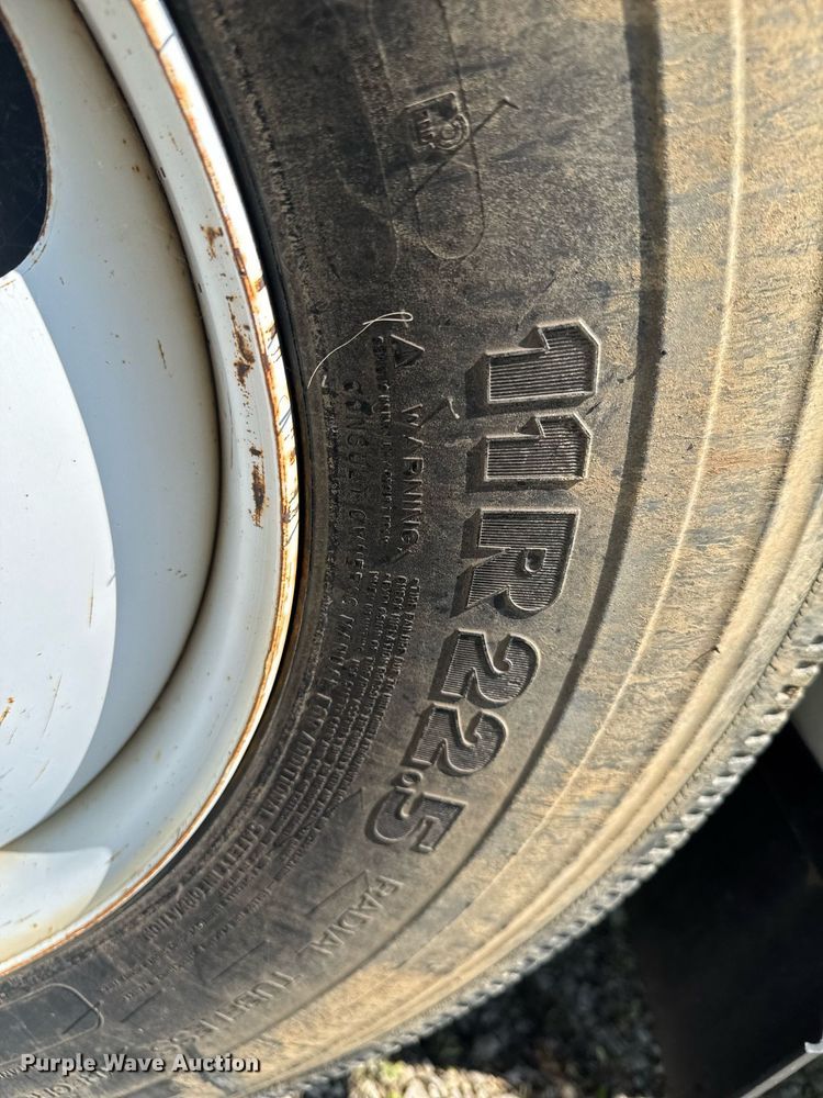 image for item DU9847 2006 International 4400 digger derrick truck