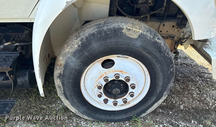 image for item DU9847 2006 International 4400 digger derrick truck