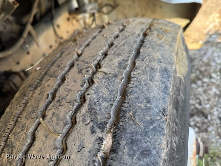 image for item DU9847 2006 International 4400 digger derrick truck