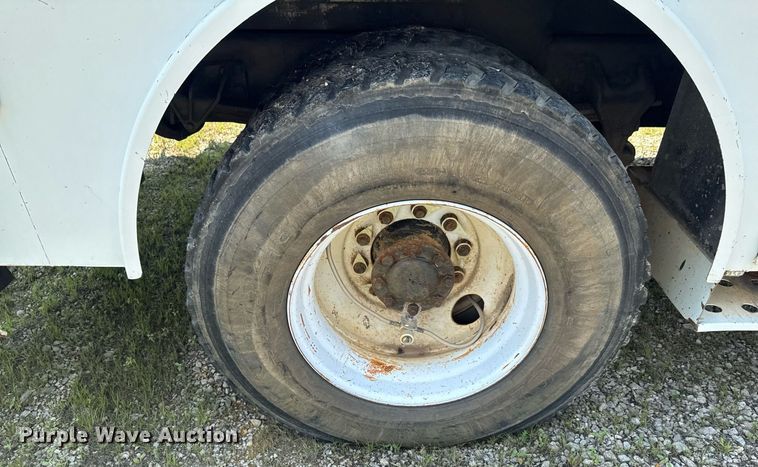 image for item DU9847 2006 International 4400 digger derrick truck