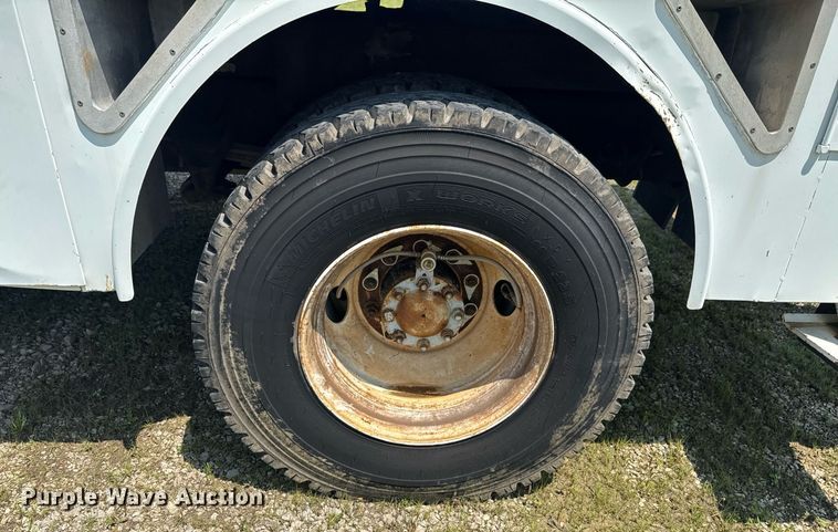 image for item DU9847 2006 International 4400 digger derrick truck