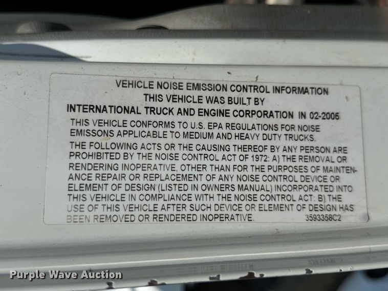 image for item DU9847 2006 International 4400 digger derrick truck