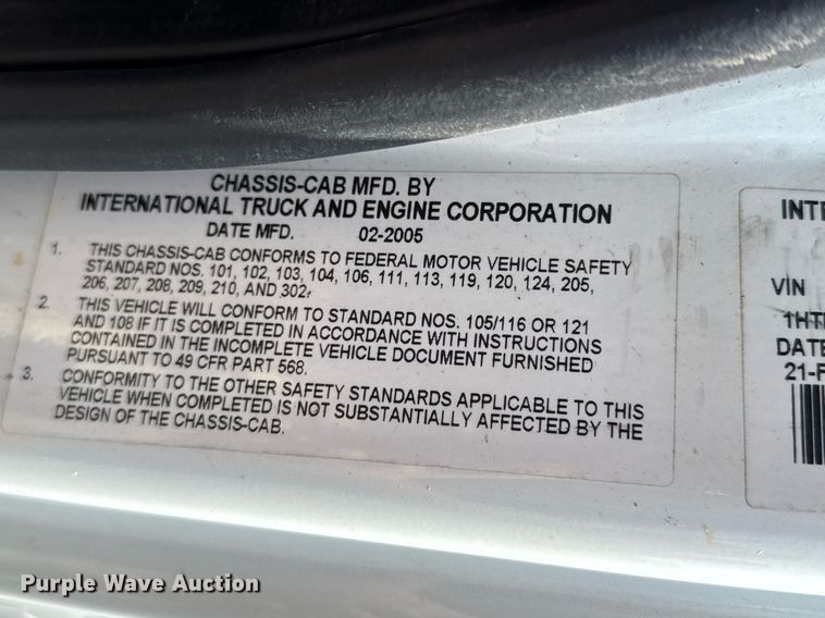 image for item DU9847 2006 International 4400 digger derrick truck